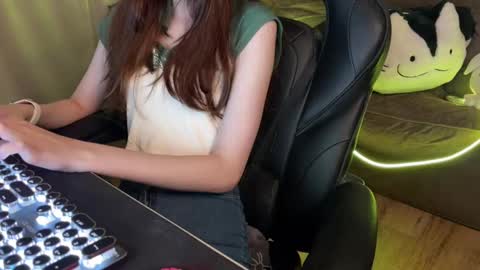 Elisa North online show from 03-12-25, 01:58