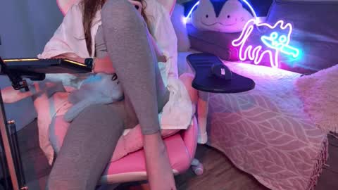 Elisa North online show from 09-21-25, 01:24