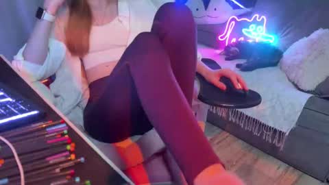 Elisa North online show from 09-26-25, 05:28