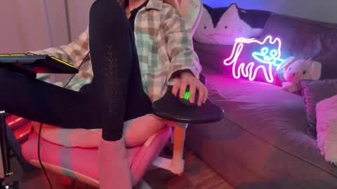 Elisa North online show from 09-30-25, 02:00