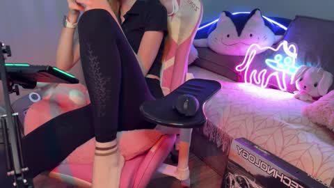 Elisa North online show from 10-03-25, 12:35