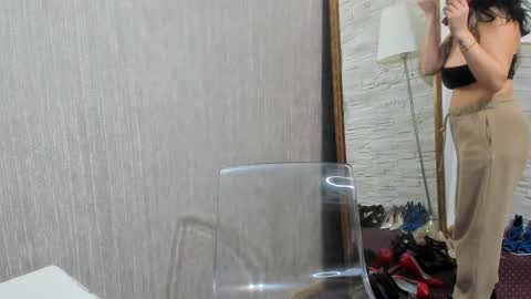 Snapshot of elisabaxter chatting on 02-25-25, 02:58 Maria online show from 02-25-25, 02:58