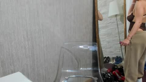 Snapshot of elisabaxter chatting on 03-03-25, 05:53 Maria online show from 03-03-25, 05:53