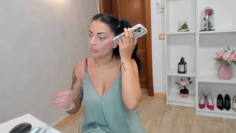 Snapshot of elisabaxter chatting on 09-12-25, 05:07 Maria online show from 09-12-25, 05:07