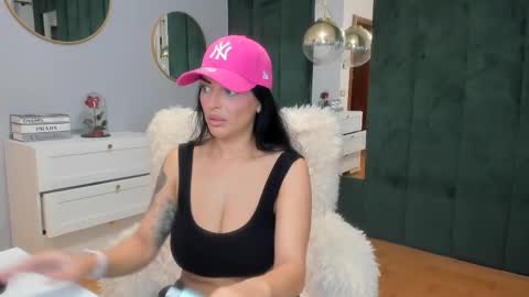 Snapshot of elisabaxter chatting on 10-26-25, 06:30 Maria online show from 10-26-25, 06:30