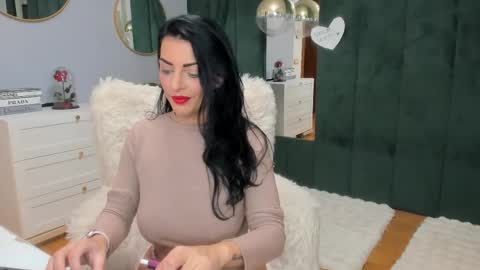 Snapshot of elisabaxter chatting on 11-14-25, 04:11 Maria online show from 11-14-25, 04:11