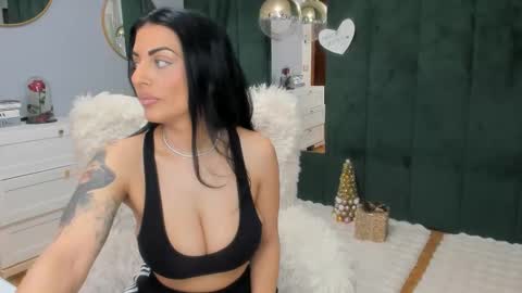 Snapshot of elisabaxter chatting on 11-27-25, 05:09 Maria online show from 11-27-25, 05:09