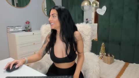 Snapshot of elisabaxter chatting on 12-05-25, 04:54 Maria online show from 12-05-25, 04:54