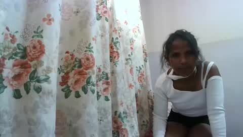Snapshot of elisabet88 chatting on 12-14-25, 08:30 elisabet88 online show from 12-14-25, 08:30