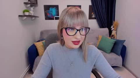 Snapshot of elisabethmills chatting on 01-01-25, 02:52 Elisabeth online show from 01-01-25, 02:52