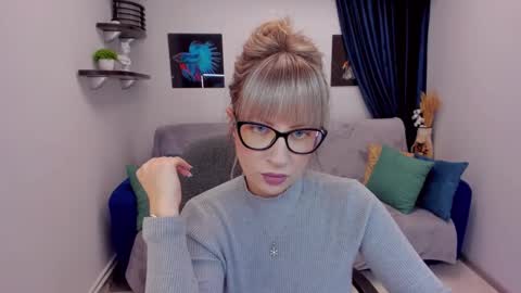 Snapshot of elisabethmills chatting on 01-03-25, 04:37 Elisabeth online show from 01-03-25, 04:37