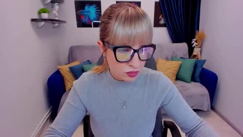 Snapshot of elisabethmills chatting on 01-12-25, 11:28 Elisabeth online show from 01-12-25, 11:28