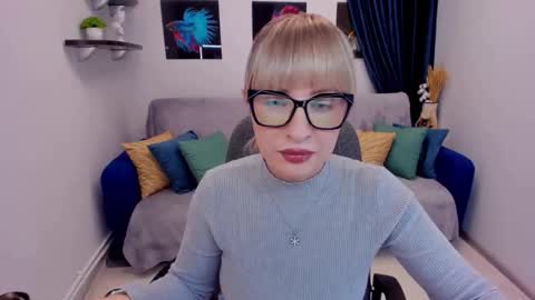 Snapshot of elisabethmills chatting on 01-12-25, 02:30 Elisabeth online show from 01-12-25, 02:30