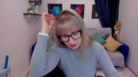 Snapshot of elisabethmills chatting on 01-17-25, 04:47 Elisabeth online show from 01-17-25, 04:47