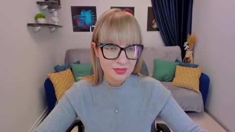 Snapshot of elisabethmills chatting on 01-26-25, 10:45 Elisabeth online show from 01-26-25, 10:45