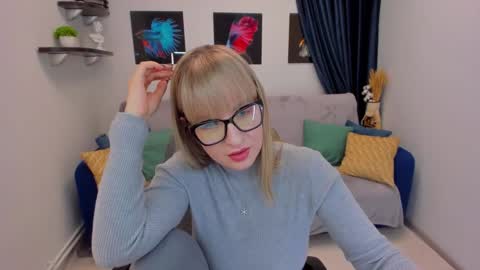 Snapshot of elisabethmills chatting on 01-26-25, 01:47 Elisabeth online show from 01-26-25, 01:47