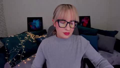 Snapshot of elisabethmills chatting on 02-14-25, 09:10 Elisabeth online show from 02-14-25, 09:10