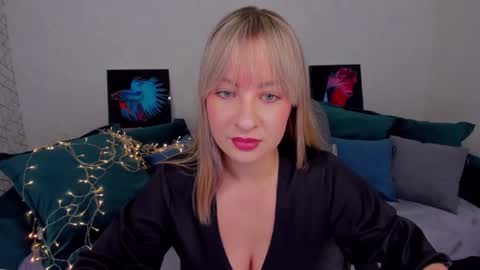 Snapshot of elisabethmills chatting on 02-15-25, 11:28 Elisabeth online show from 02-15-25, 11:28