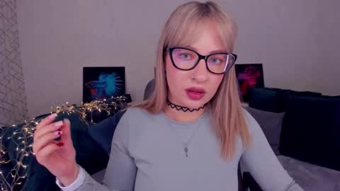 Snapshot of elisabethmills chatting on 02-26-25, 03:08 Elisabeth online show from 02-26-25, 03:08