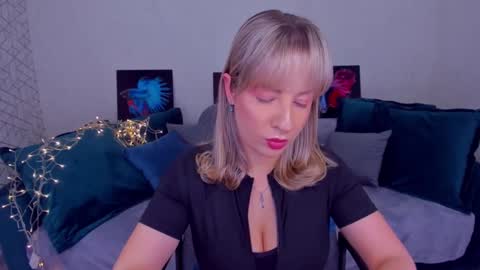 Snapshot of elisabethmills chatting on 02-28-25, 06:31 Elisabeth online show from 02-28-25, 06:31