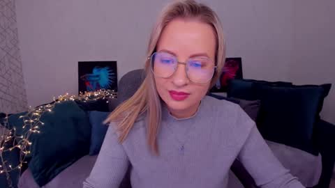 Snapshot of elisabethmills chatting on 03-05-25, 12:11 Elisabeth online show from 03-05-25, 12:11