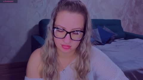 Snapshot of elisabethmills chatting on 10-14-25, 07:03 Elisabeth online show from 10-14-25, 07:03