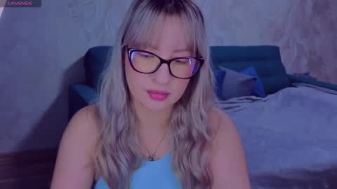 Snapshot of elisabethmills chatting on 10-29-25, 06:20 Elisabeth online show from 10-29-25, 06:20