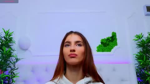 Snapshot of elisacharm chatting on 10-22-25, 04:13 ElisaCharm online show from 10-22-25, 04:13