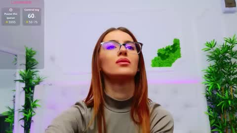 Snapshot of elisacharm chatting on 11-18-25, 03:45 ElisaCharm online show from 11-18-25, 03:45