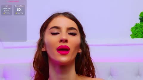 Snapshot of elisacharm chatting on 12-15-25, 03:44 ElisaCharm online show from 12-15-25, 03:44