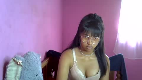Snapshot of elisah01 chatting on 06-07-26, 05:00 elisah01 online show from 06-07-26, 05:00