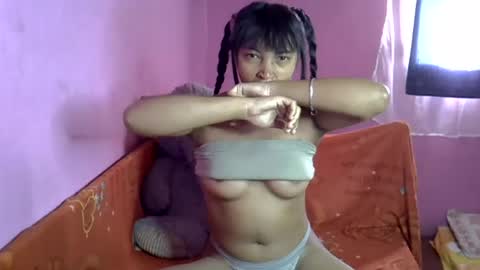 Snapshot of elisah01 chatting on 06-19-26, 05:23 elisah01 online show from 06-19-26, 05:23