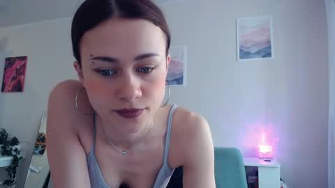 Snapshot of eliscuteblonde chatting on 03-13-26, 04:30 Elis online show from 03-13-26, 04:30