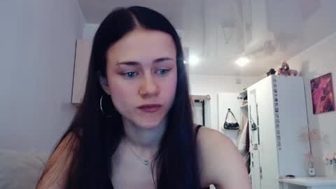 Snapshot of eliscuteblonde chatting on 04-04-26, 05:38 Elis online show from 04-04-26, 05:38