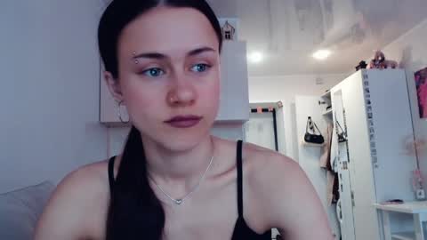 Snapshot of eliscuteblonde chatting on 04-10-26, 06:18 Elis online show from 04-10-26, 06:18