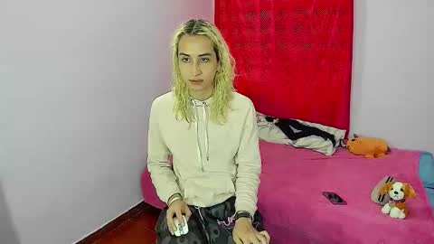 Snapshot of elisdarling chatting on 01-13-26, 05:18 elisdarling online show from 01-13-26, 05:18