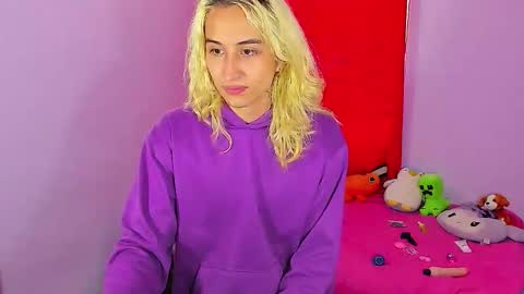 Snapshot of elisdarling chatting on 01-16-26, 05:17 elisdarling online show from 01-16-26, 05:17