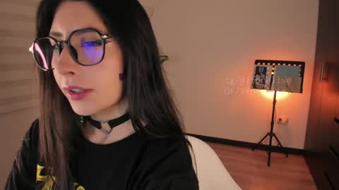 Snapshot of elise_77 chatting on 05-28-26, 06:00 Eli online show from 05-28-26, 06:00