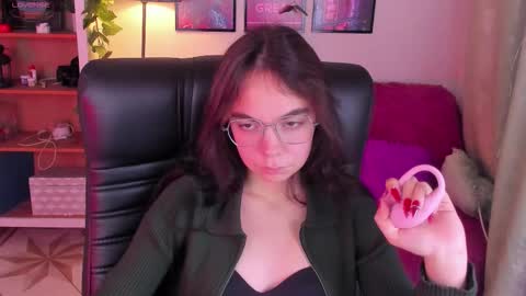 Snapshot of elise_noir chatting on 10-14-25, 04:41 Elise online show from 10-14-25, 04:41