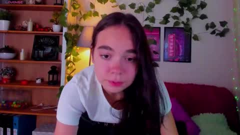 Snapshot of elise_noir chatting on 10-21-25, 04:19 Elise online show from 10-21-25, 04:19