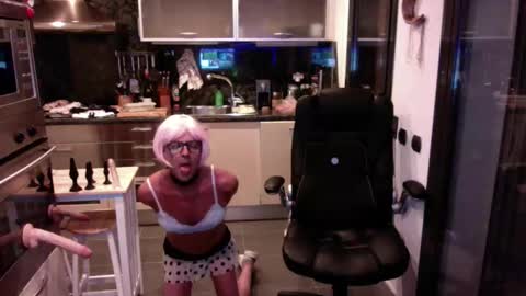 Snapshot of elise_tv chatting on 01-31-26, 09:24 Barbie online show from 01-31-26, 09:24