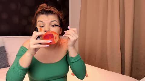 Snapshot of elisetyler89 chatting on 01-09-25, 09:37 Elly online show from 01-09-25, 09:37