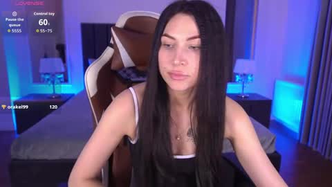 Snapshot of elisevelour chatting on 04-29-26, 01:37 elisevelour online show from 04-29-26, 01:37