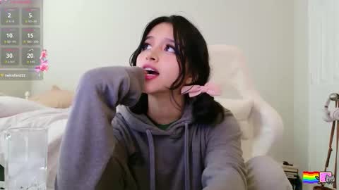 Snapshot of elisparadisex chatting on 11-17-25, 09:09 eli 3 online show from 11-17-25, 09:09