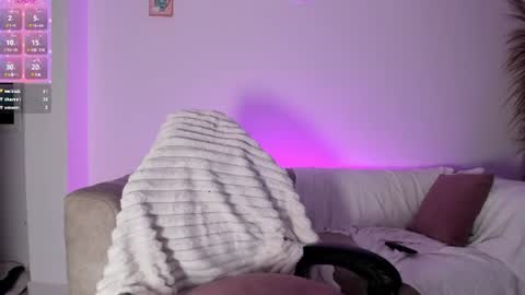 Snapshot of elissa_dominguez chatting on 07-23-26, 01:58 Elissa online show from 07-23-26, 01:58