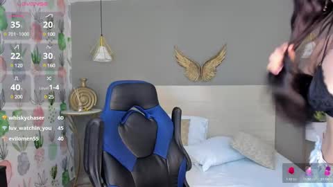 E L I S S A online show from 12-22-24, 10:15