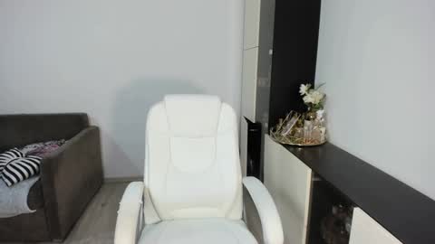 Snapshot of elissavibe chatting on 02-20-25, 10:48 Elisa  Promotion   online show from 02-20-25, 10:48