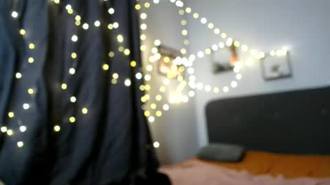 Snapshot of elissayum chatting on 12-07-24, 12:08 Petite Yumi online show from 12-07-24, 12:08