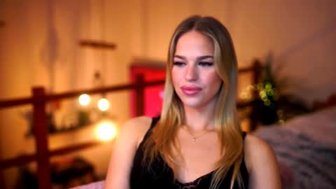 Snapshot of elister_alison chatting on 10-30-25, 07:14 Sunflower online show from 10-30-25, 07:14