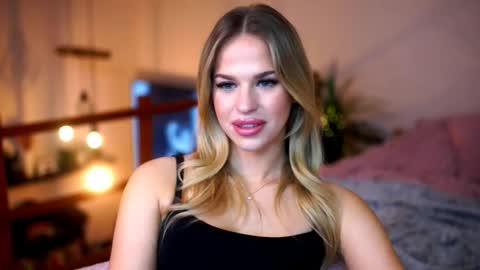 Snapshot of elister_alison chatting on 11-09-25, 05:44 Sunflower online show from 11-09-25, 05:44